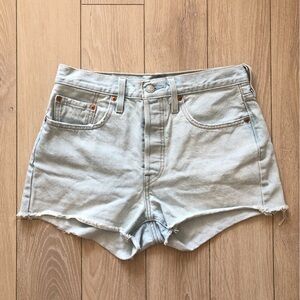 Levi’s 501 Jean Shorts in Light Blue Size 27